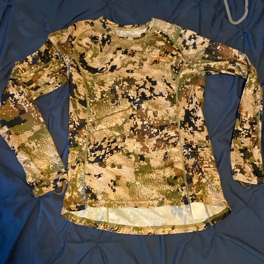 Medium thin camo shirt